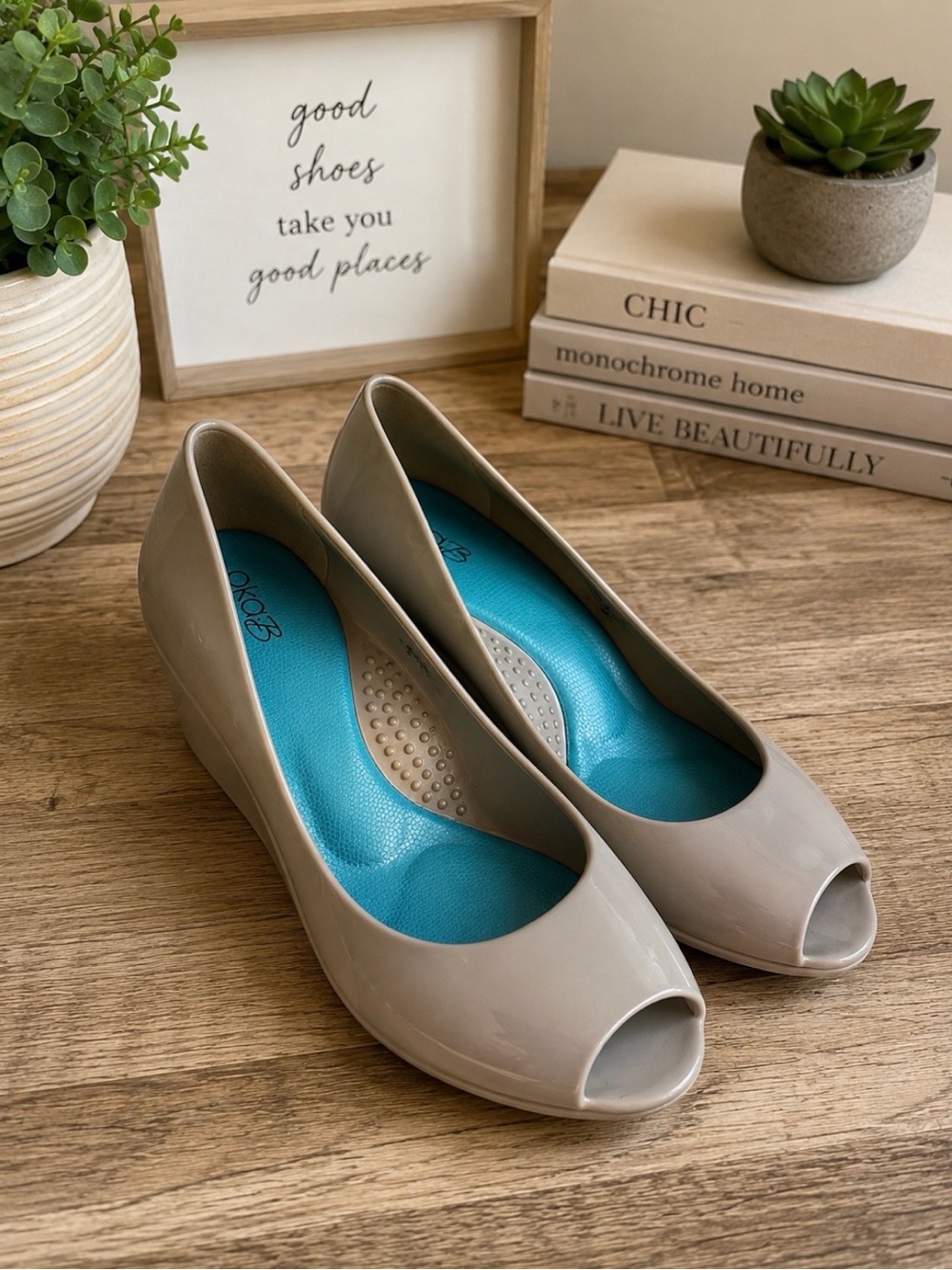 Okabashi Nude Peep Toe
Wedge Pumps Size 9
Comfort Arch Support